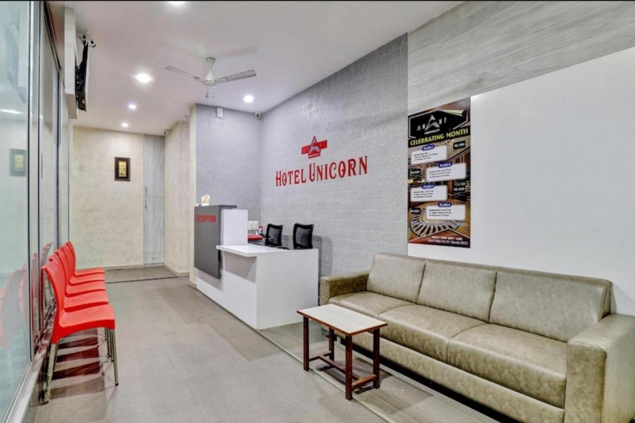 Hotel Unicorn, Surate Extérieur photo