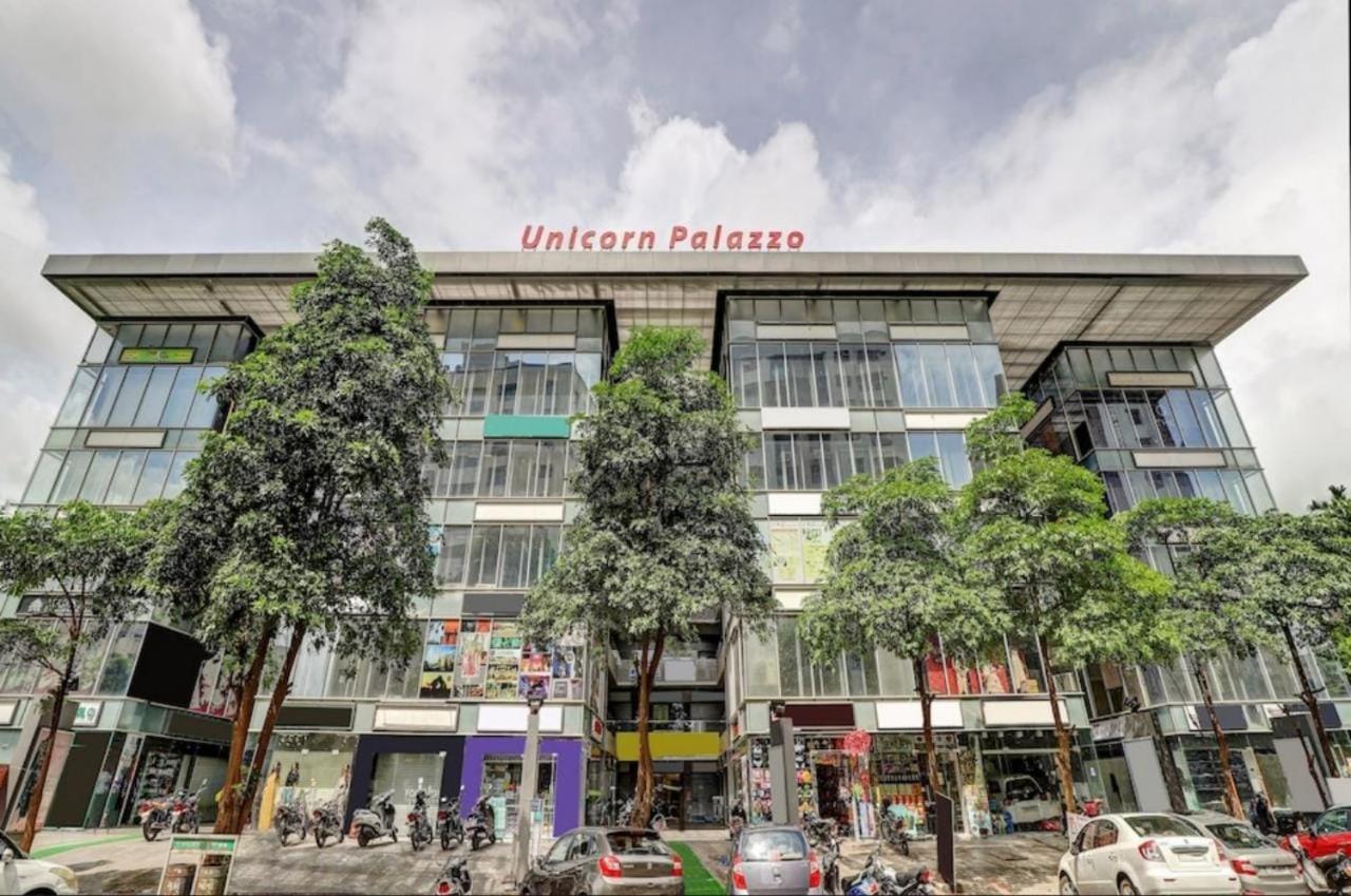 Hotel Unicorn, Surate Extérieur photo