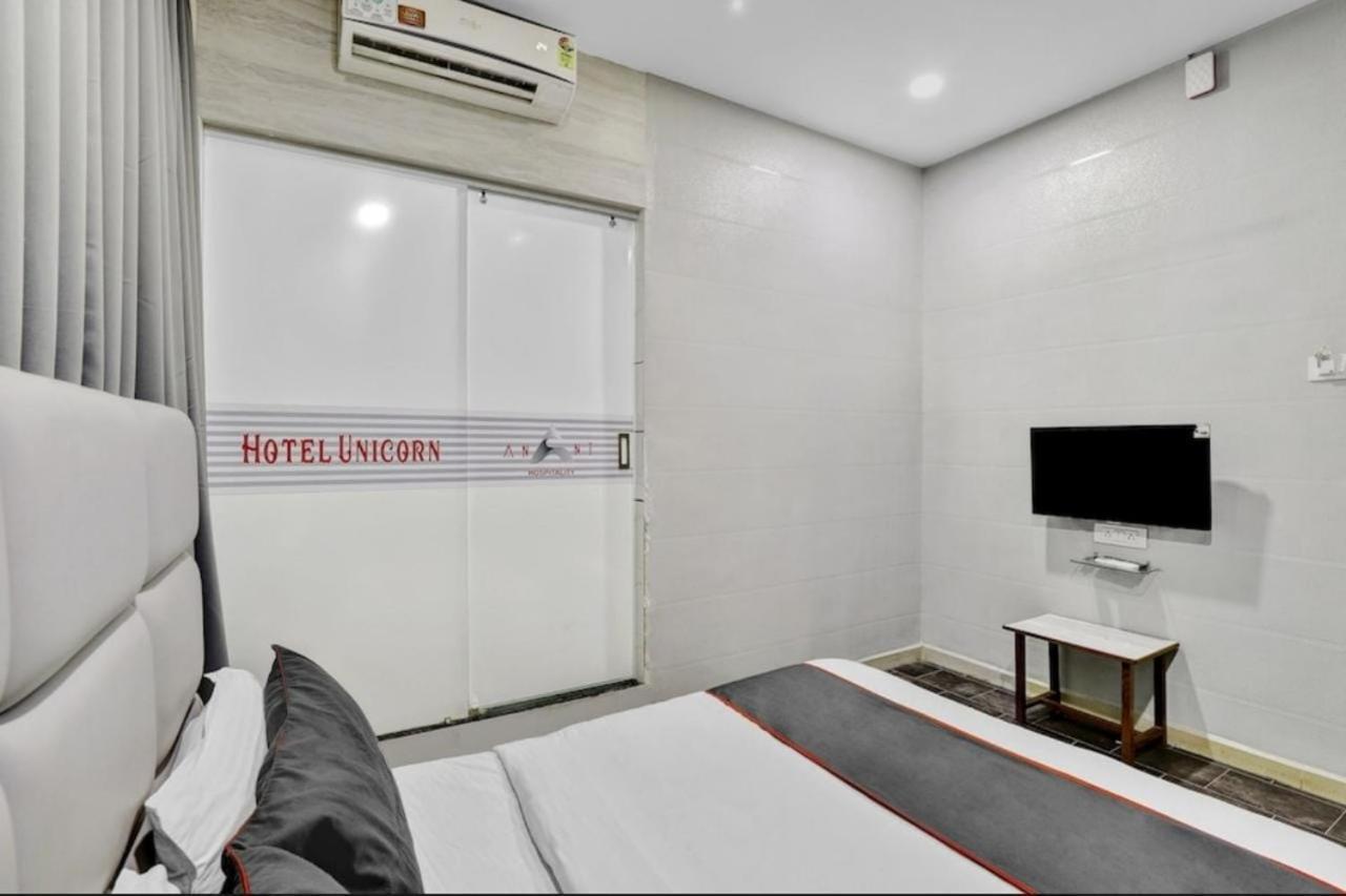 Hotel Unicorn, Surate Extérieur photo