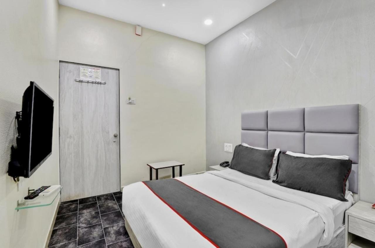 Hotel Unicorn, Surate Extérieur photo